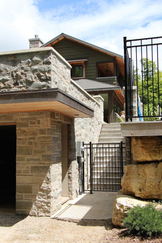 Transitional pool photo in Toronto