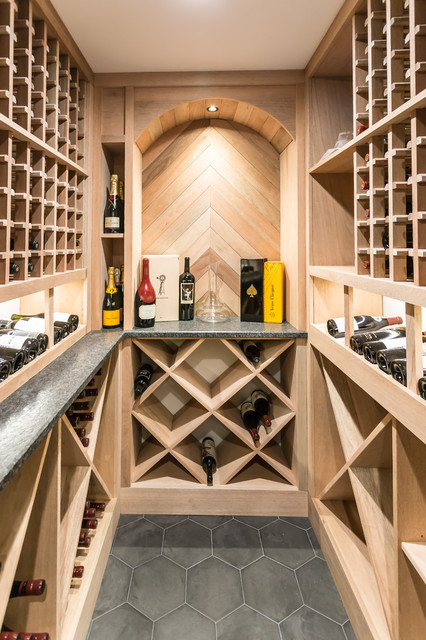 Devon Basement clasico-renovado-bodega