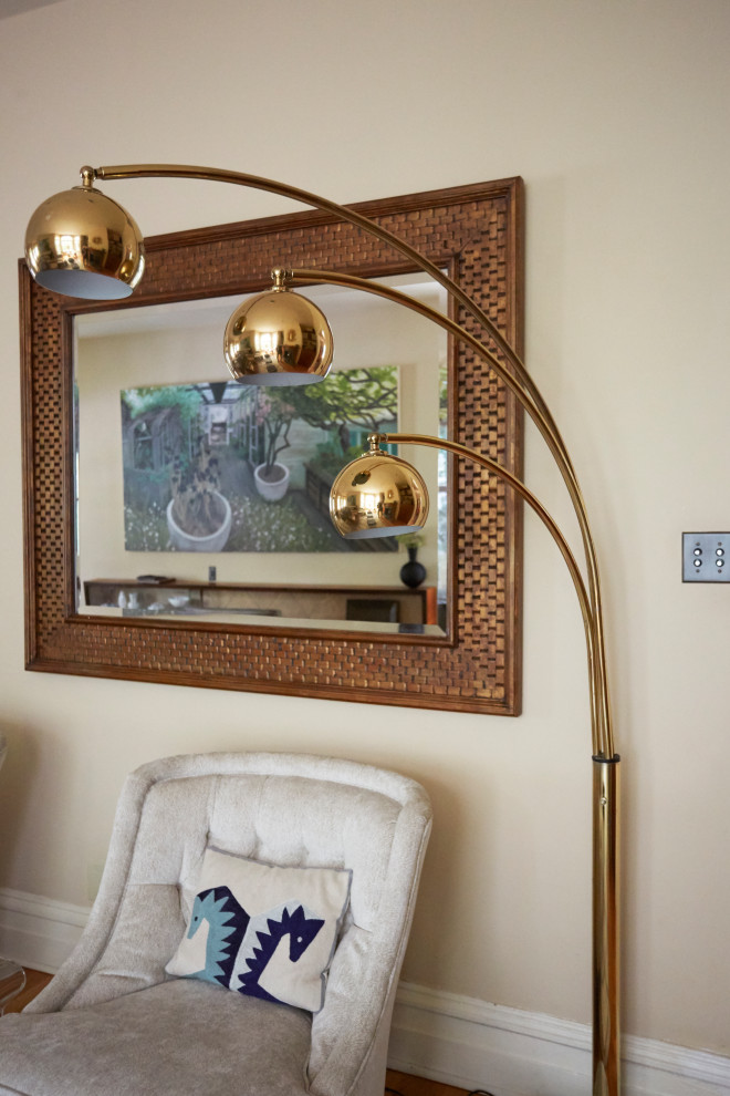 Transitional home design photo in Chicago