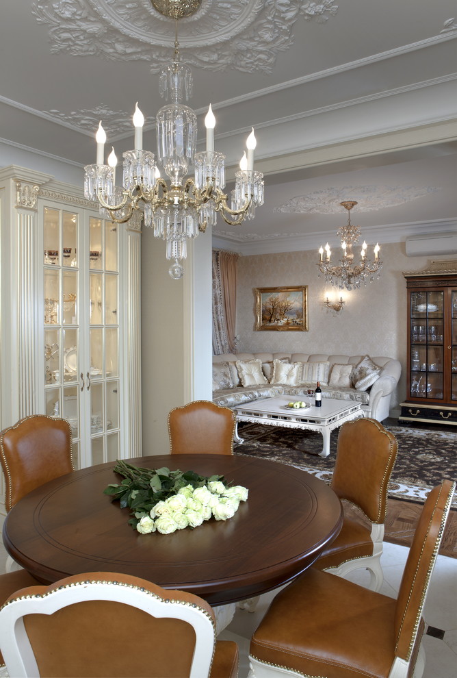 This is an example of a traditional dining room in Saint Petersburg.