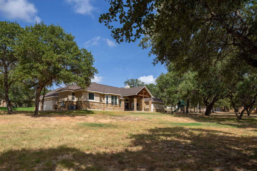 Inspiration for a rustic home design remodel in Austin
