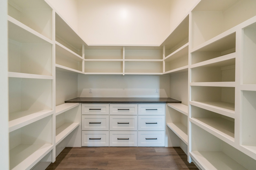 Inspiration for a large modern u-shaped kitchen pantry remodel in Phoenix