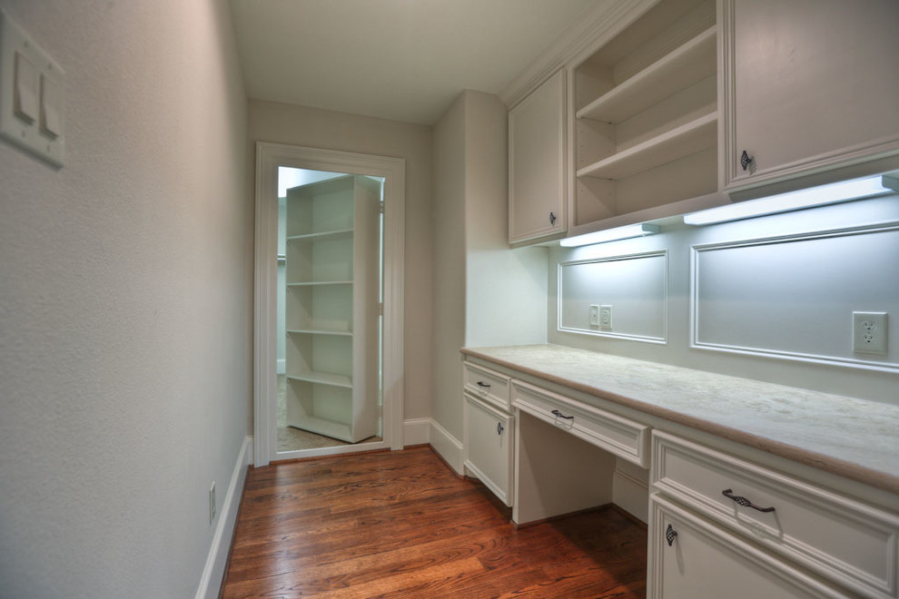Inspiration for a transitional home design remodel in Houston