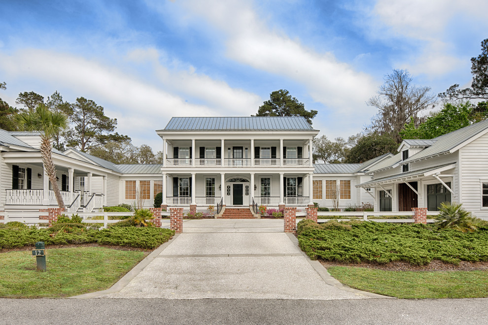 This is an example of a traditional two-storey white house exterior in Atlanta.