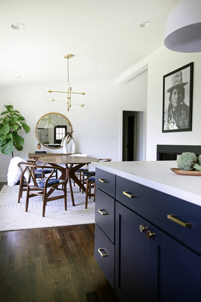 Example of a transitional home design design in Atlanta