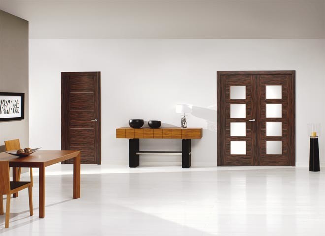 Ejemplo de comedor tradicional renovado grande abierto con paredes blancas y suelo blanco