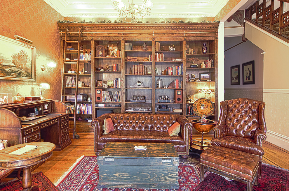 This is an example of a traditional living room in San Francisco.