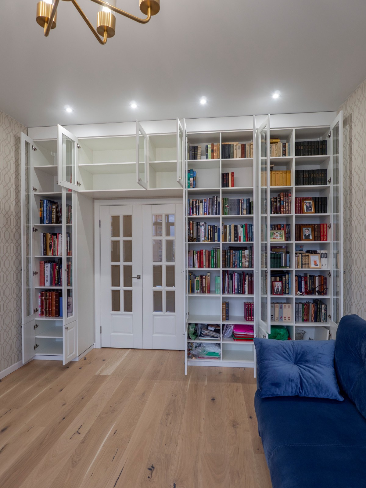 Меблировка спальни и кабинета в светло-мятном цвете