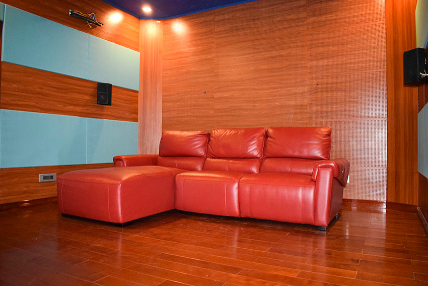 This is an example of a contemporary home theatre in Bengaluru.