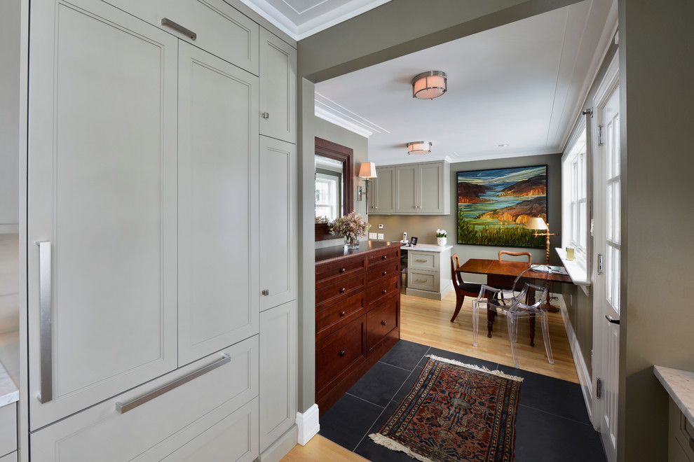 Transitional kitchen photo in Ottawa