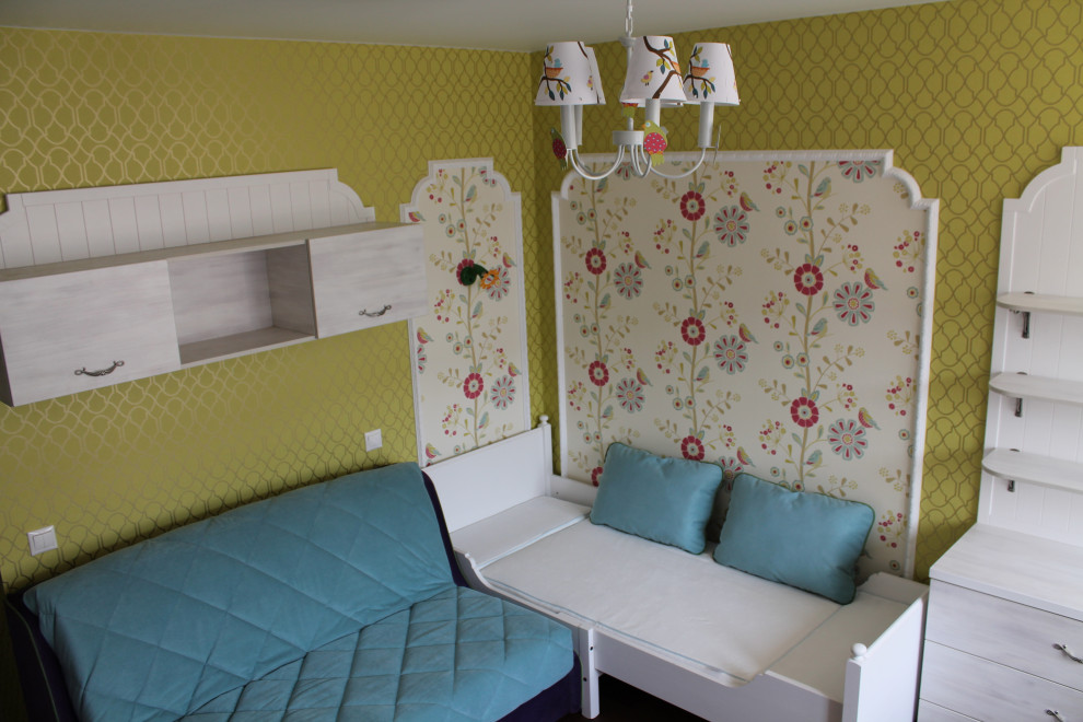 Mid-sized contemporary gender-neutral kids' room in Moscow with multi-coloured walls and panelled walls for kids 4-10 years old.