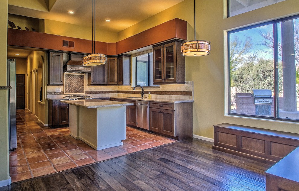 Home design - transitional home design idea in Phoenix
