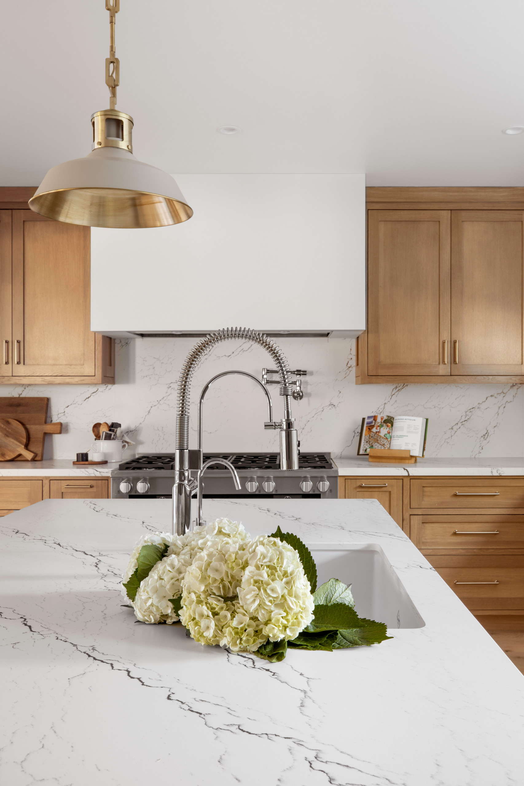 Transitional kitchen photo in Los Angeles