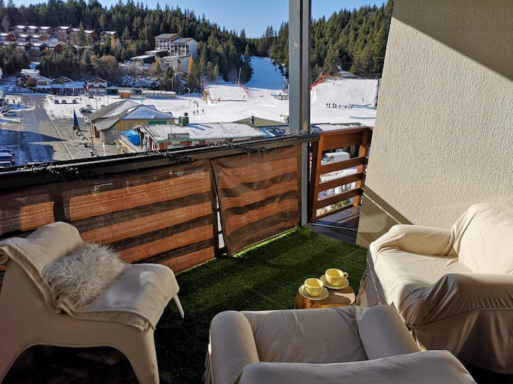 Cette photo montre une maison montagne.