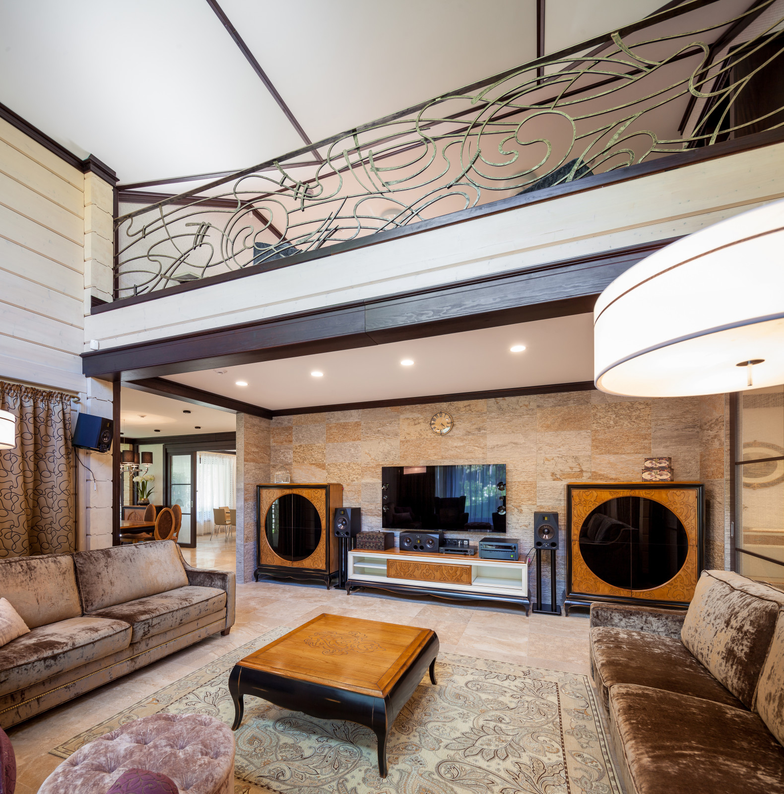 Интерьер трехэтажного загородного дома в Нижегородской области