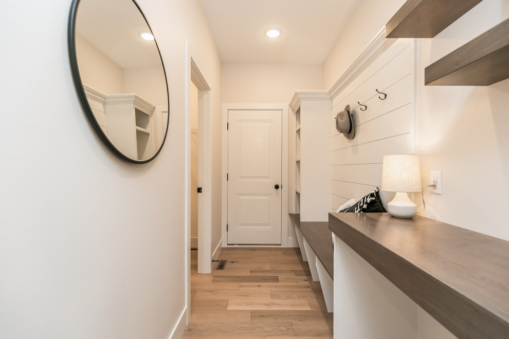 Entryway - transitional entryway idea in Cedar Rapids