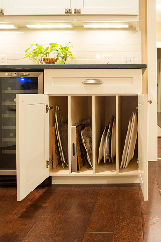 Example of a transitional kitchen design in Austin