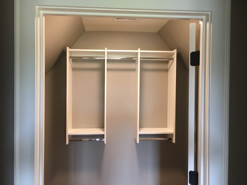 Example of a mid-sized transitional home design design