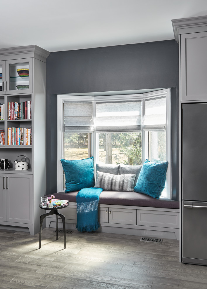 Transitional home design photo in Toronto