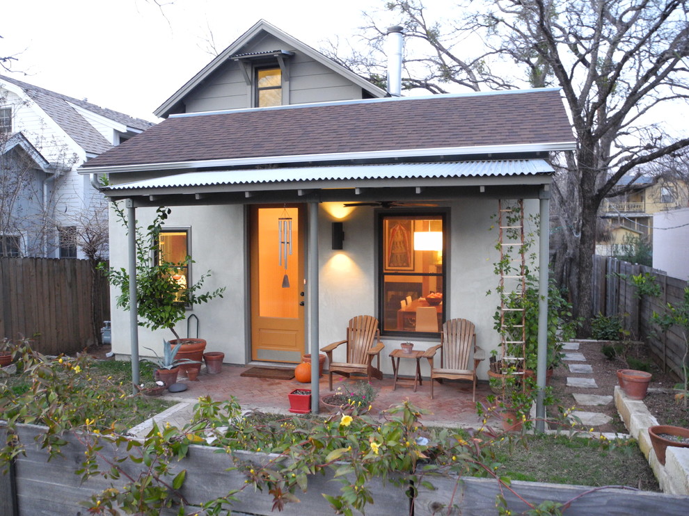 This is an example of a small traditional one-storey exterior in Austin.