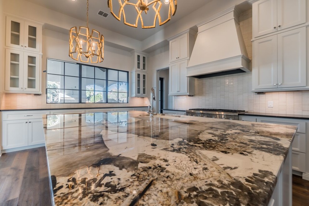 Kitchen - transitional kitchen idea in Austin