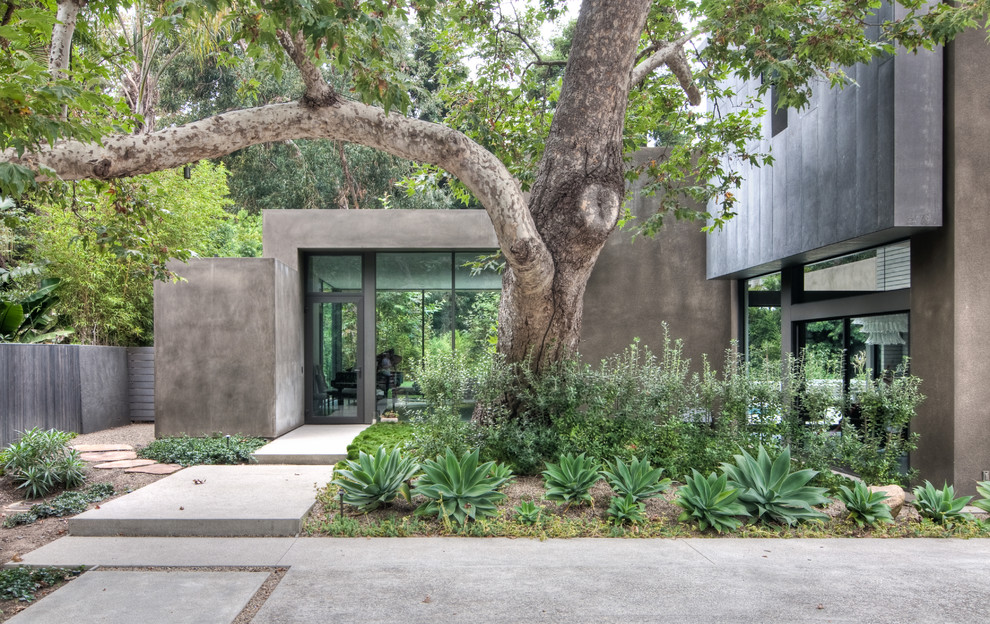 Inspiration for a contemporary two-storey house exterior in Los Angeles.