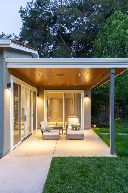 Transitional ADU and BBQ Structure classique-chic-terrasse-et-patio