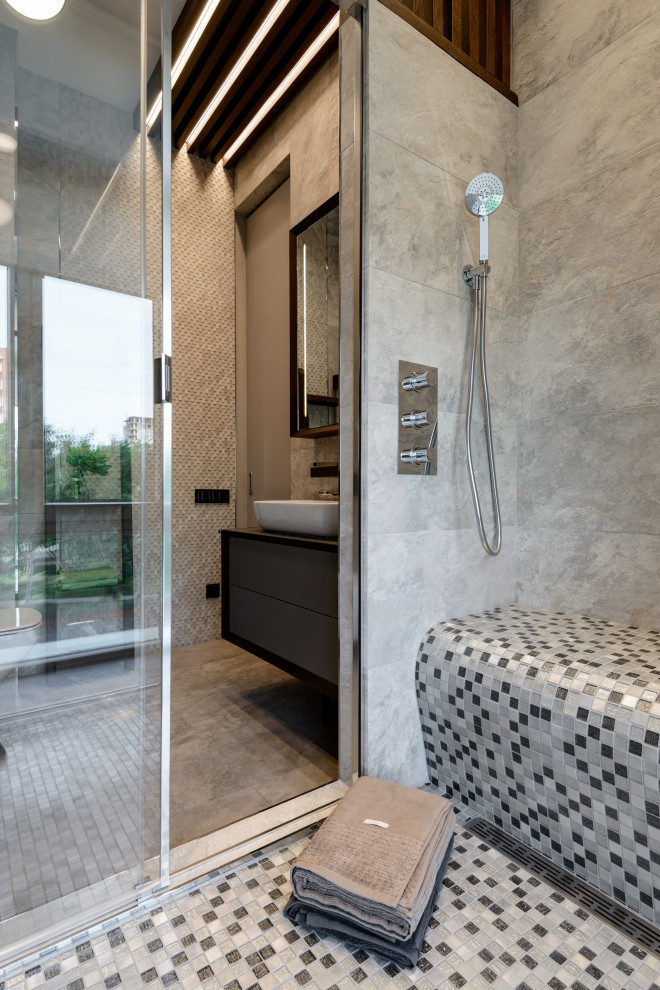 Душевая мастер-спальни.