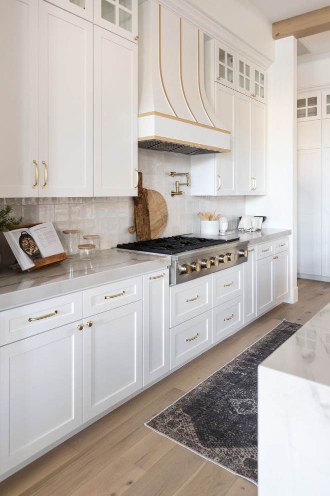 Kitchen - transitional kitchen idea in Phoenix