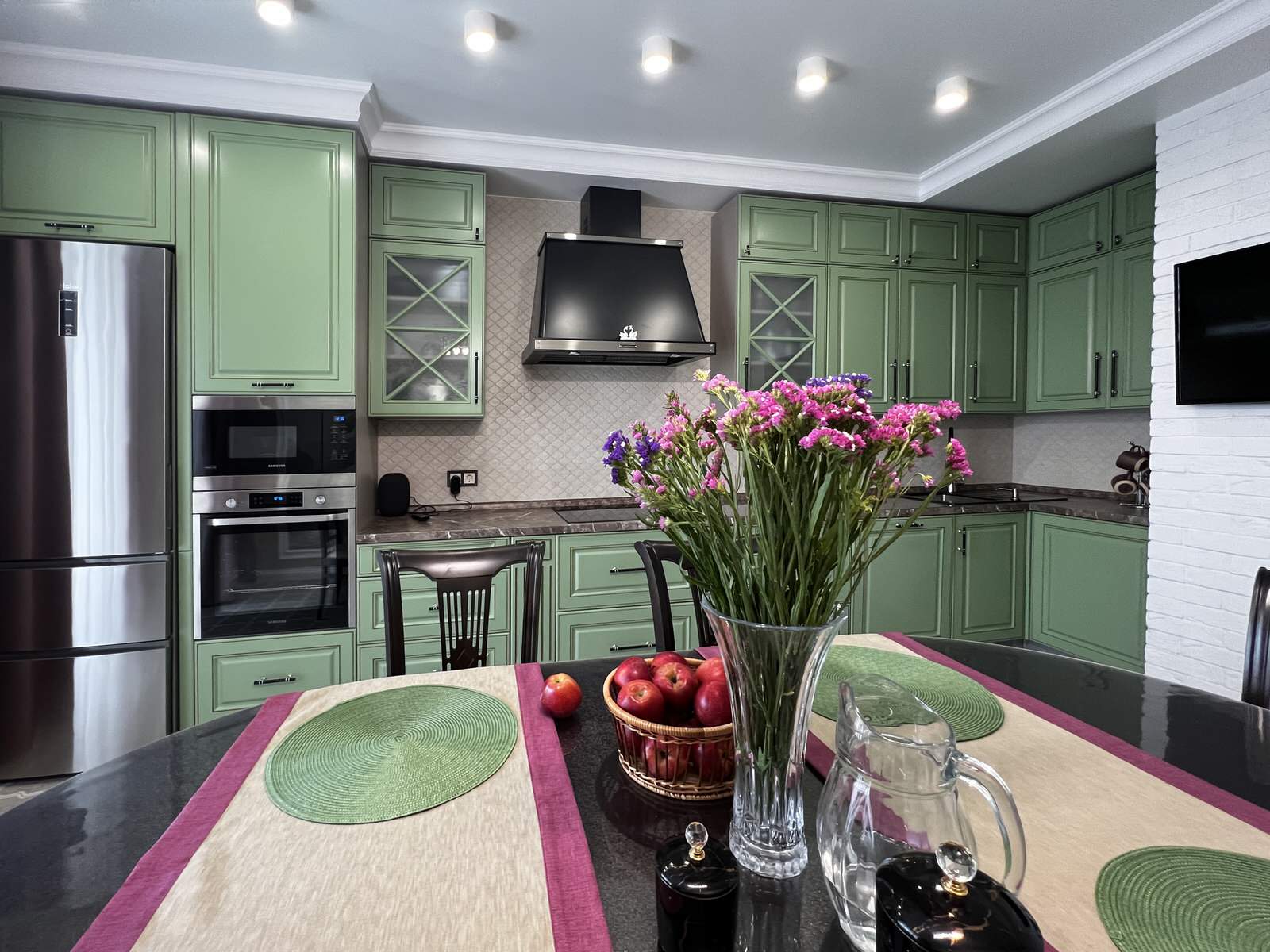 Шикарная кухня в Алых Парусах