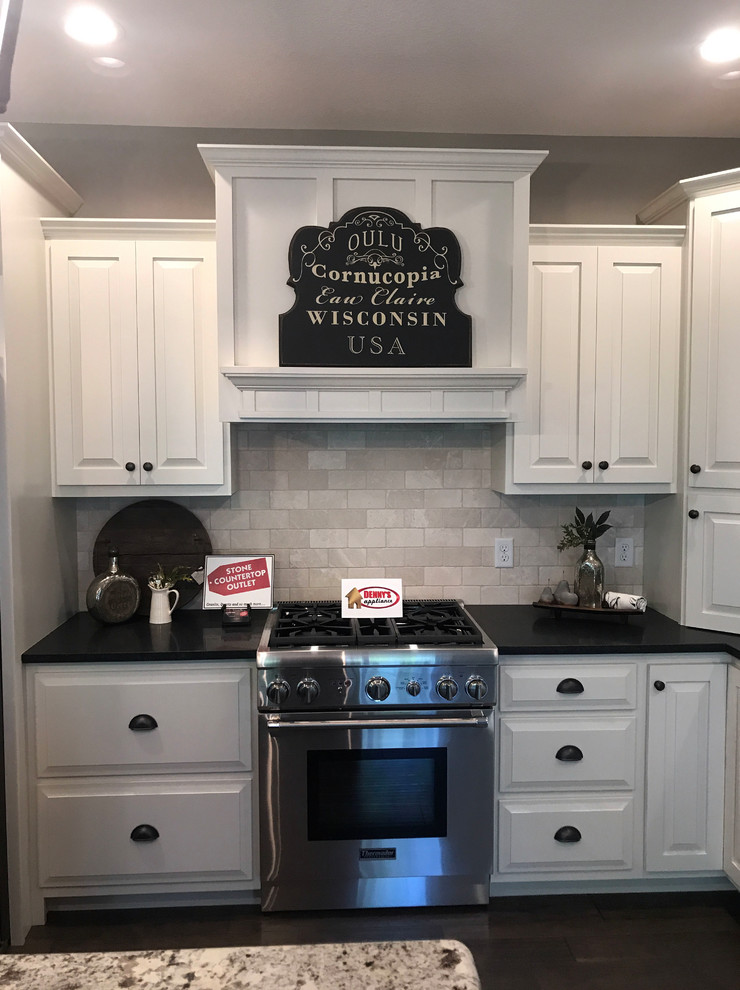 Transitional kitchen photo in Minneapolis