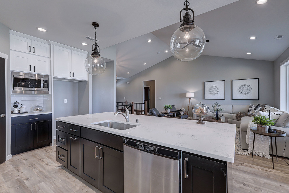 Kitchen - transitional kitchen idea in Seattle