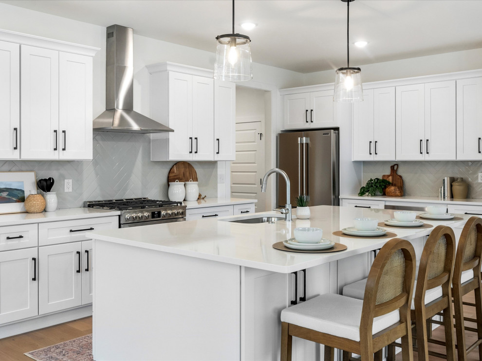 Kitchen - transitional kitchen idea in Richmond