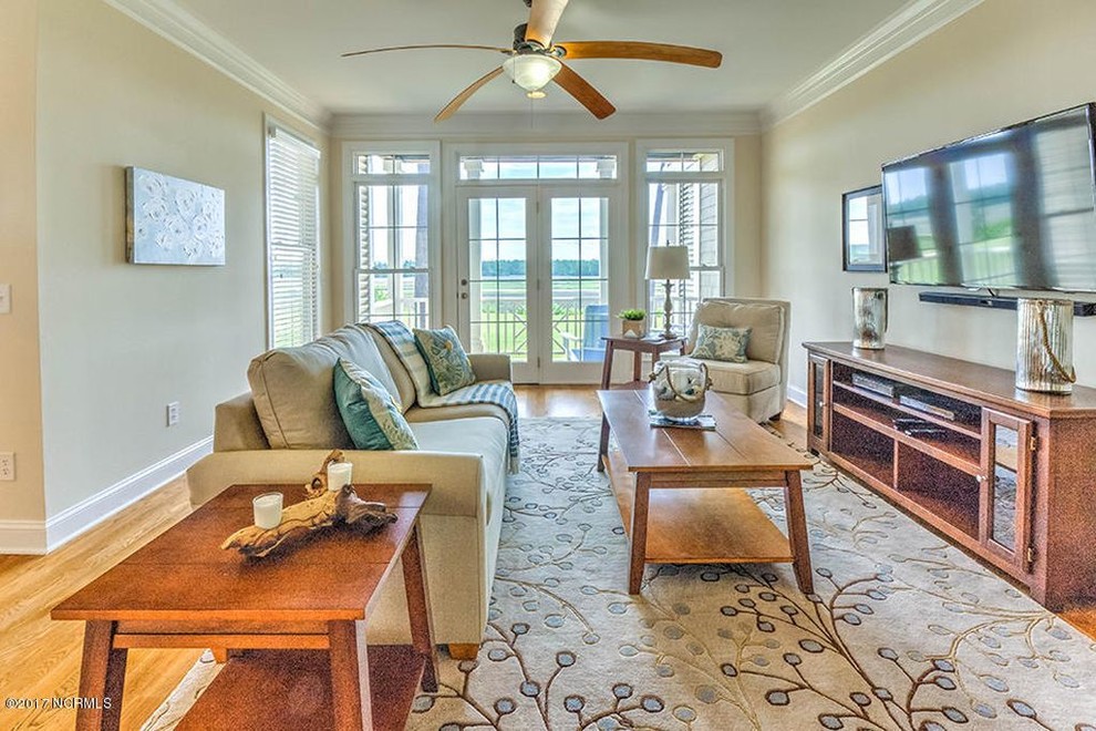 Home design - transitional home design idea