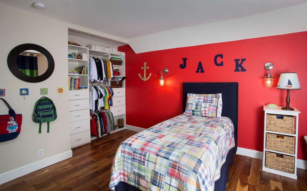 Inspiration for a beach style kids' bedroom for kids 4-10 years old and boys in Orange County with multi-coloured walls and medium hardwood floors.
