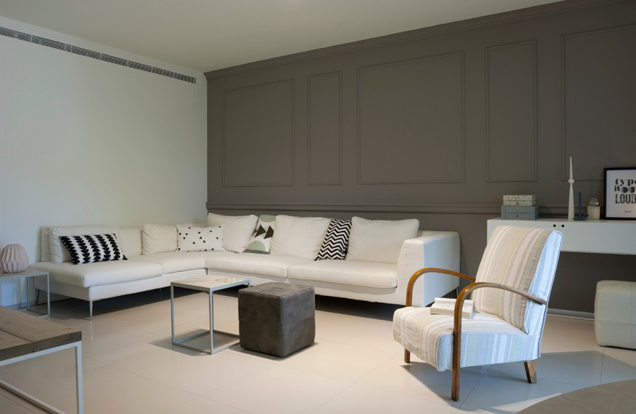 Photo of a contemporary family room in Bologna.