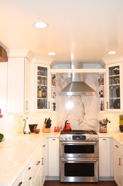 Transitional kitchen photo in Los Angeles