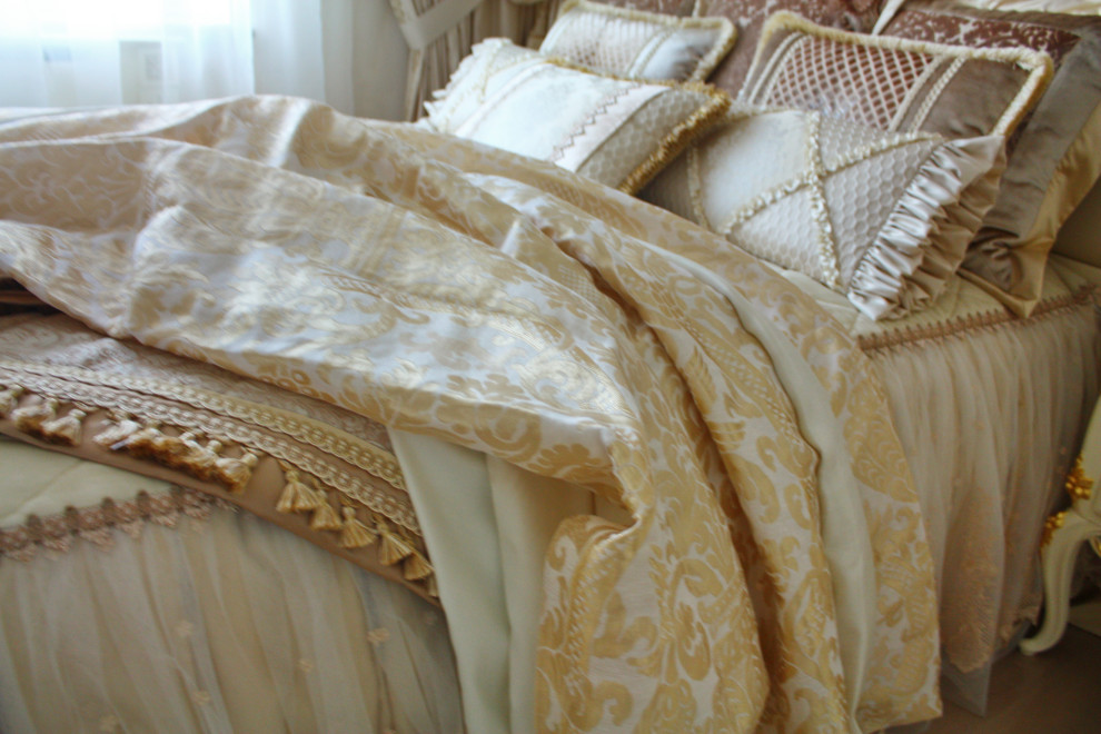 Спальни из розовой мечты: оформление кроватей; покрывала, валики, подушки