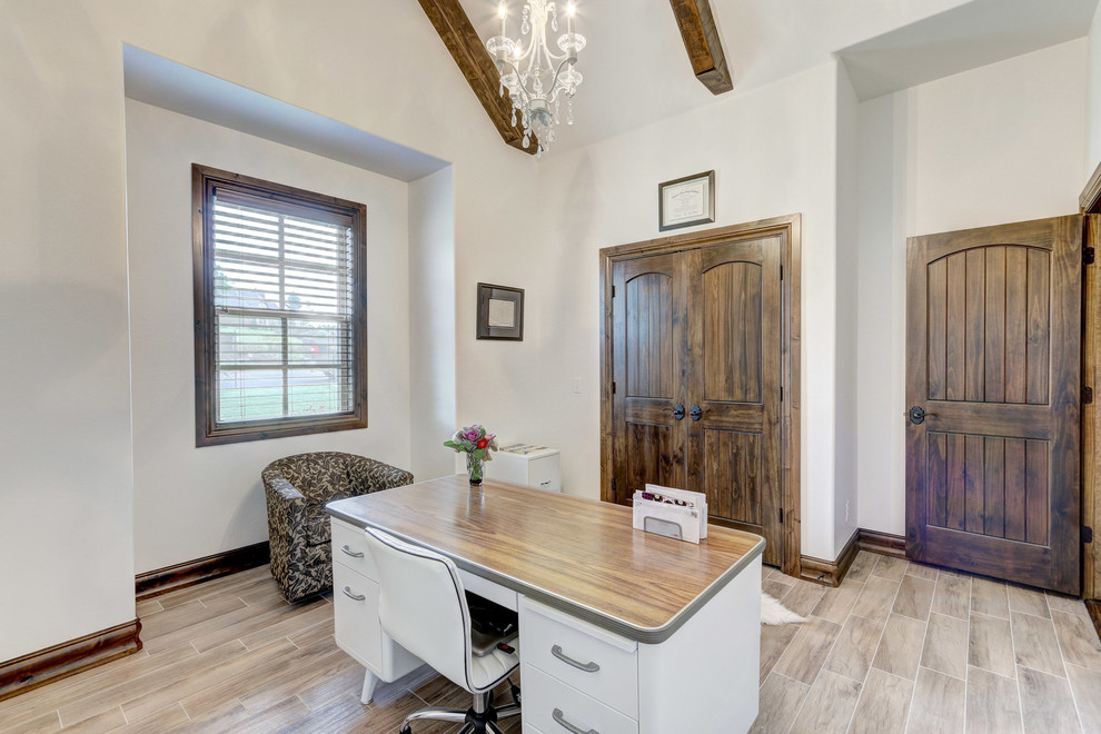 Example of a transitional home design design in Oklahoma City