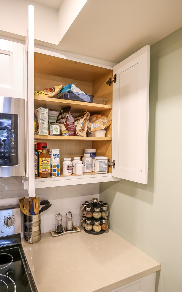 Inspiration for a transitional kitchen remodel in Toronto