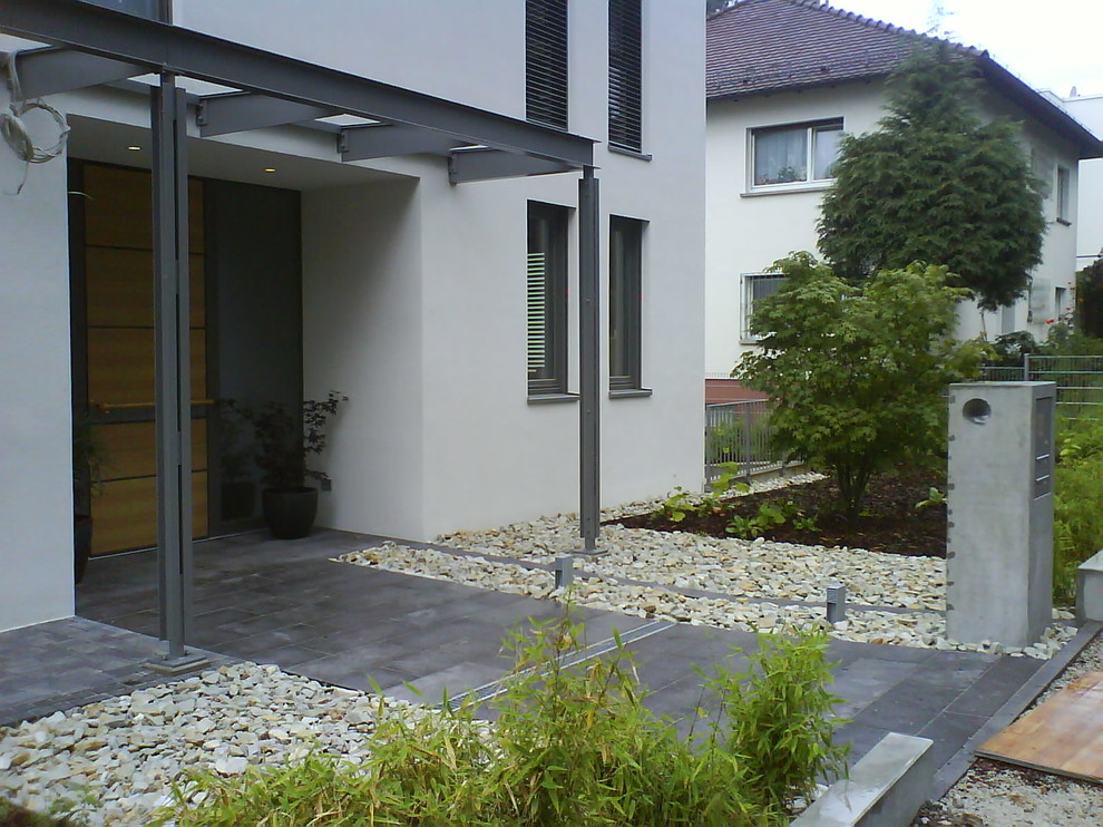 Photo of a contemporary entryway in Frankfurt.