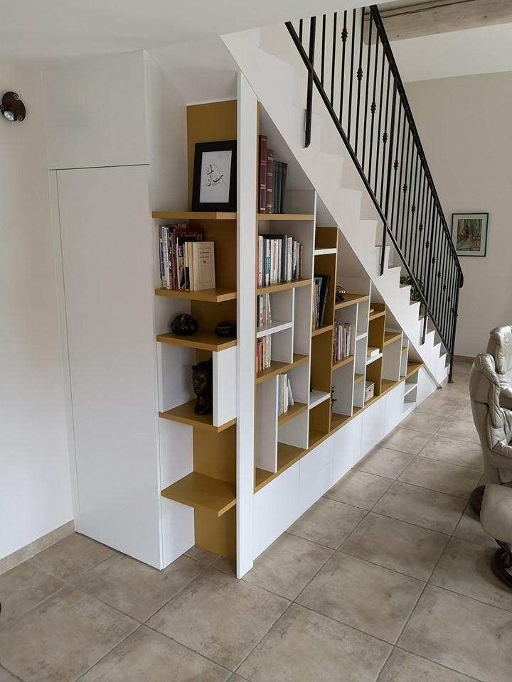 bibliothèque sous-escalier-sur-mesure - Moderne - Salon - Paris - par ...