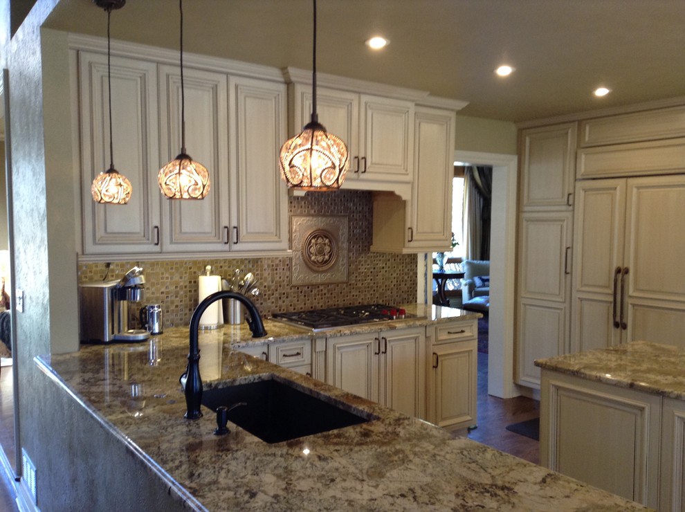 Kitchen - transitional kitchen idea in Denver