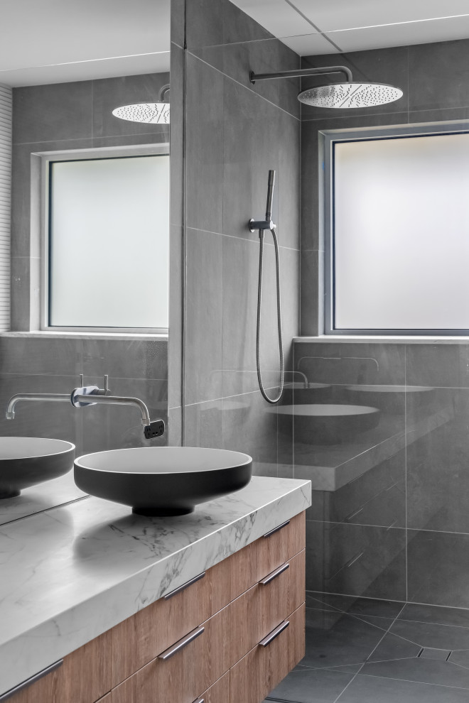 Contemporary bathroom in Melbourne.
