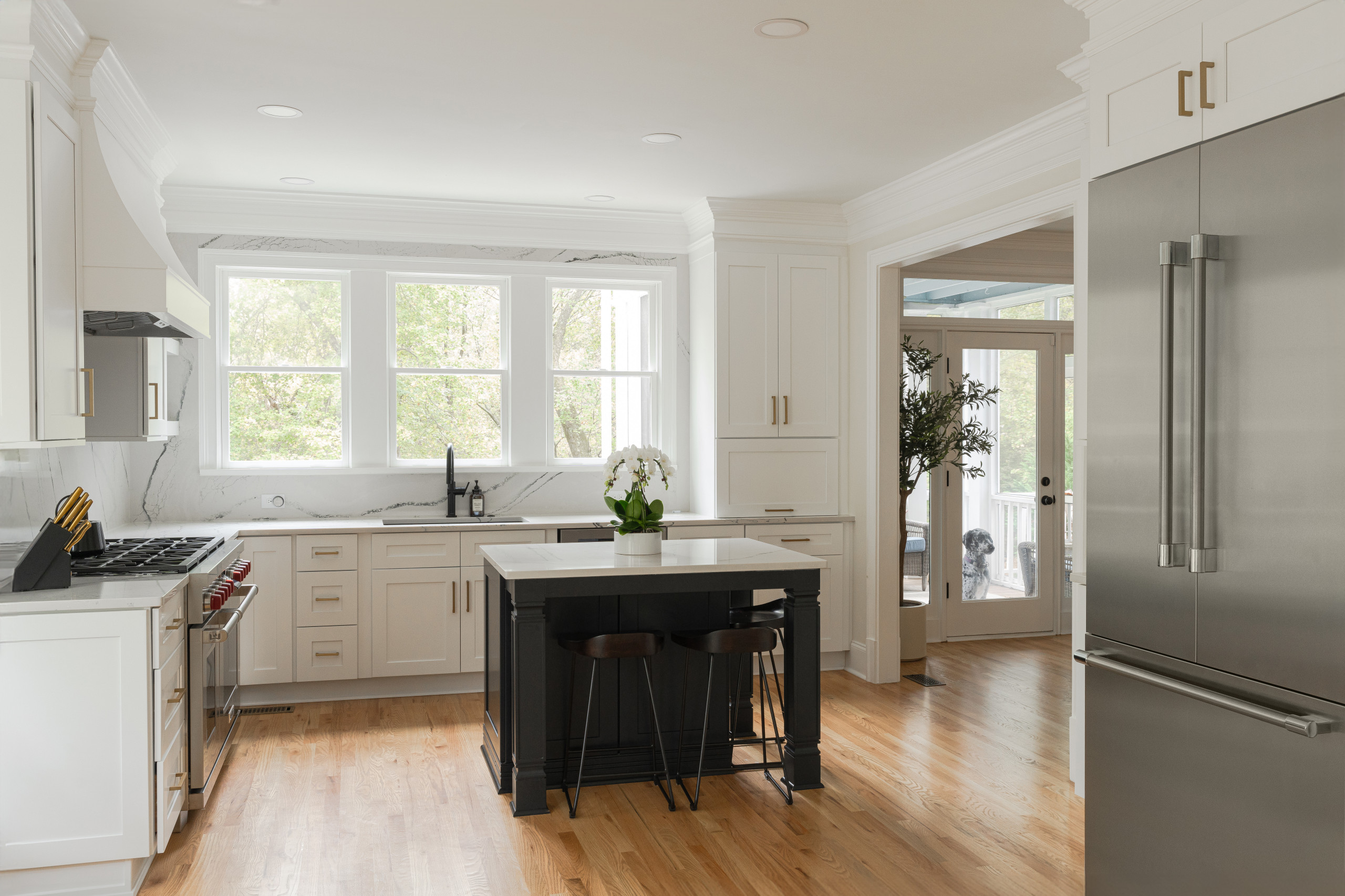 PEACHTREE CITY Clean and Modern Kitchen