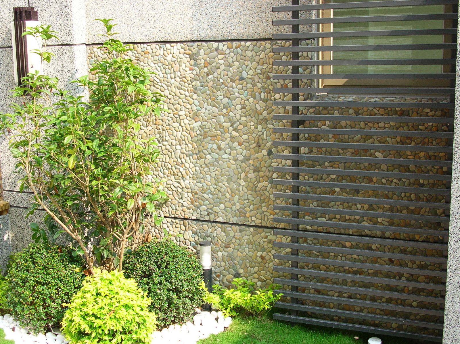 Натуральная Мозаика Галька на Сетке . Использование на фасадах зданий