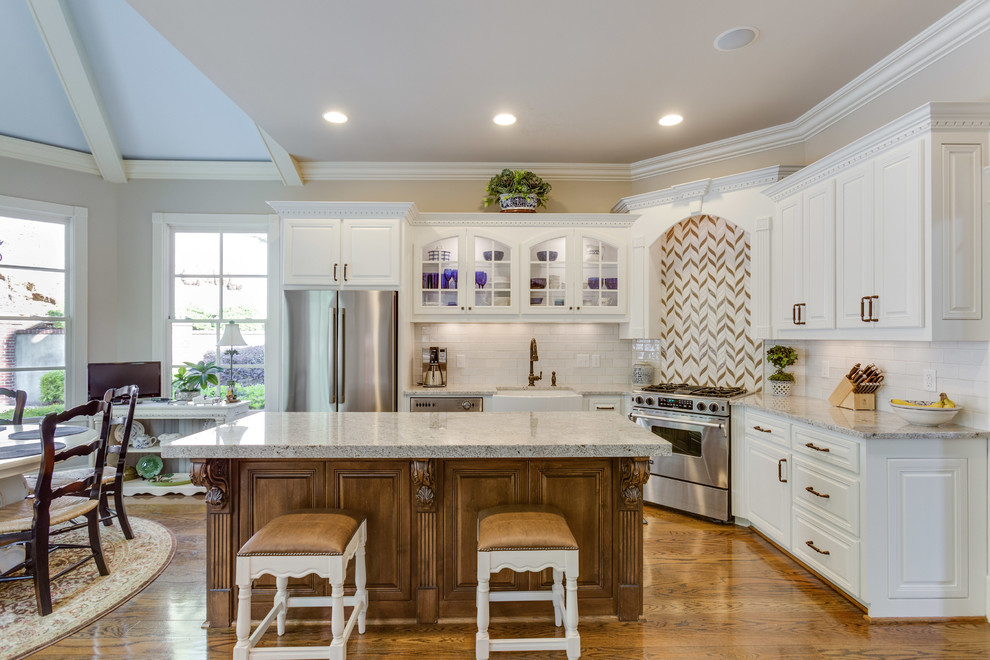Transitional kitchen photo in Birmingham