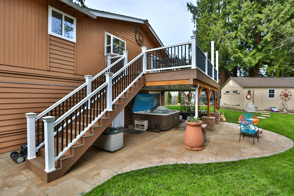 Example of a mountain style deck design in Seattle