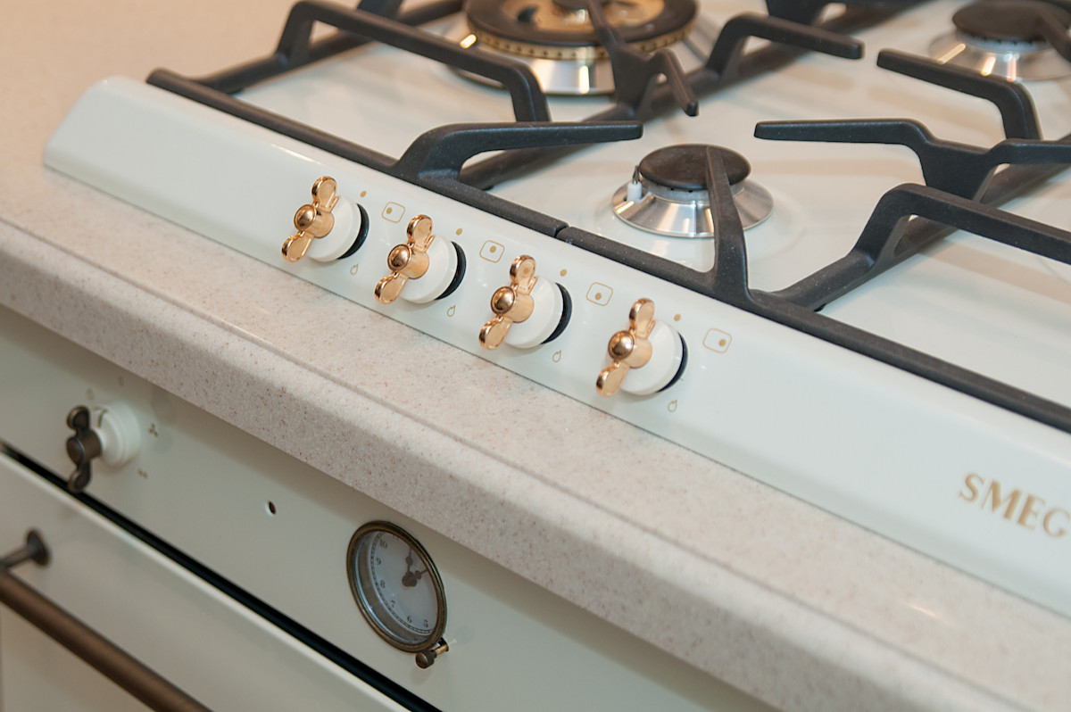 Элегантный кухонный гарнитур в классическом стиле