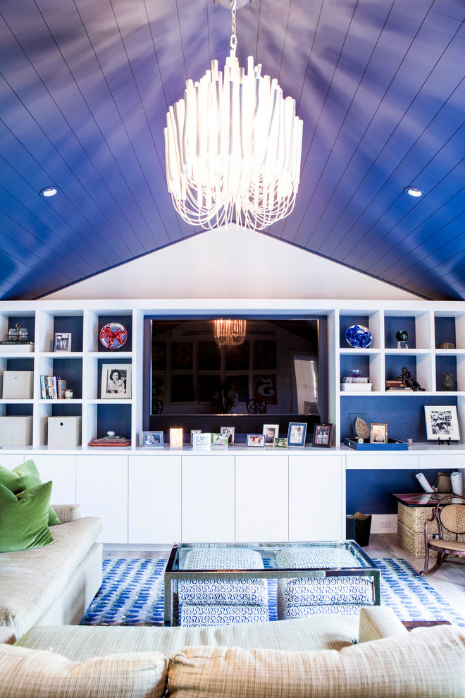 Transitional home design photo in Miami